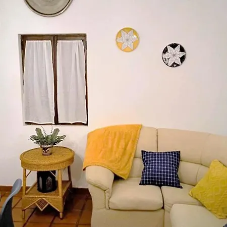 Predio Do Castelo Holiday home Caloura
