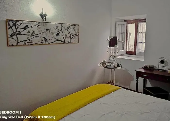 Predio Do Castelo * Caloura