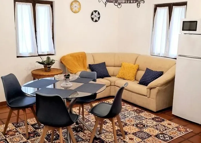 Predio Do Castelo * Caloura